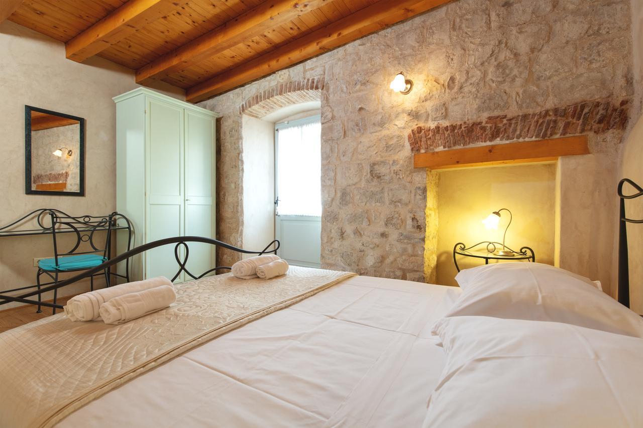 Villa Mama - Traditional Apartments In Omis, Free Parking Exteriör bild