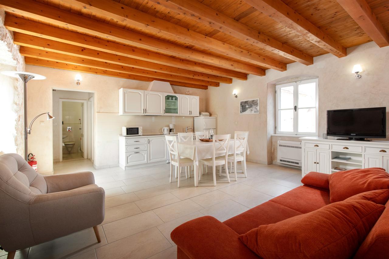 Villa Mama - Traditional Apartments In Omis, Free Parking Exteriör bild