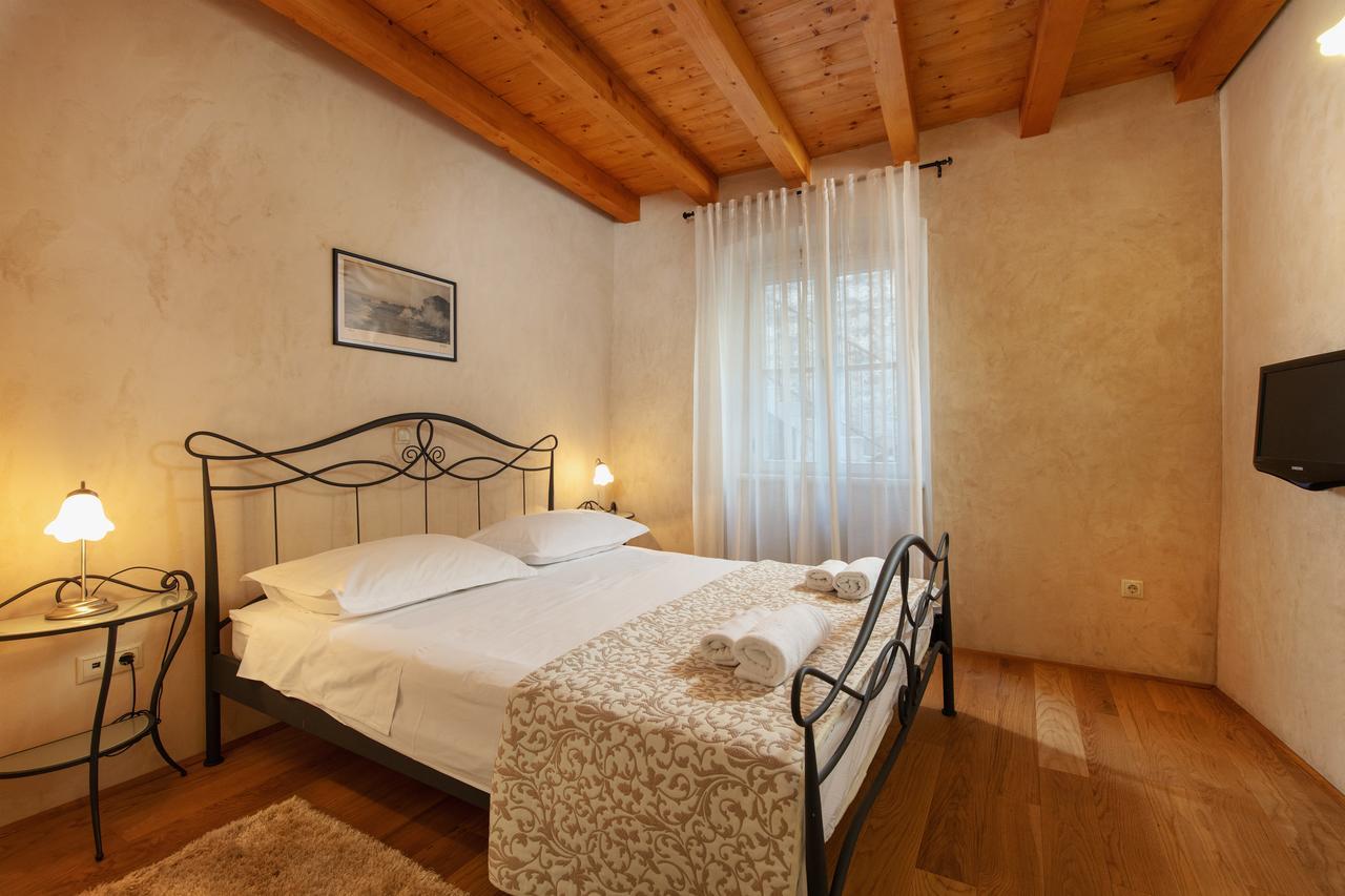 Villa Mama - Traditional Apartments In Omis, Free Parking Exteriör bild