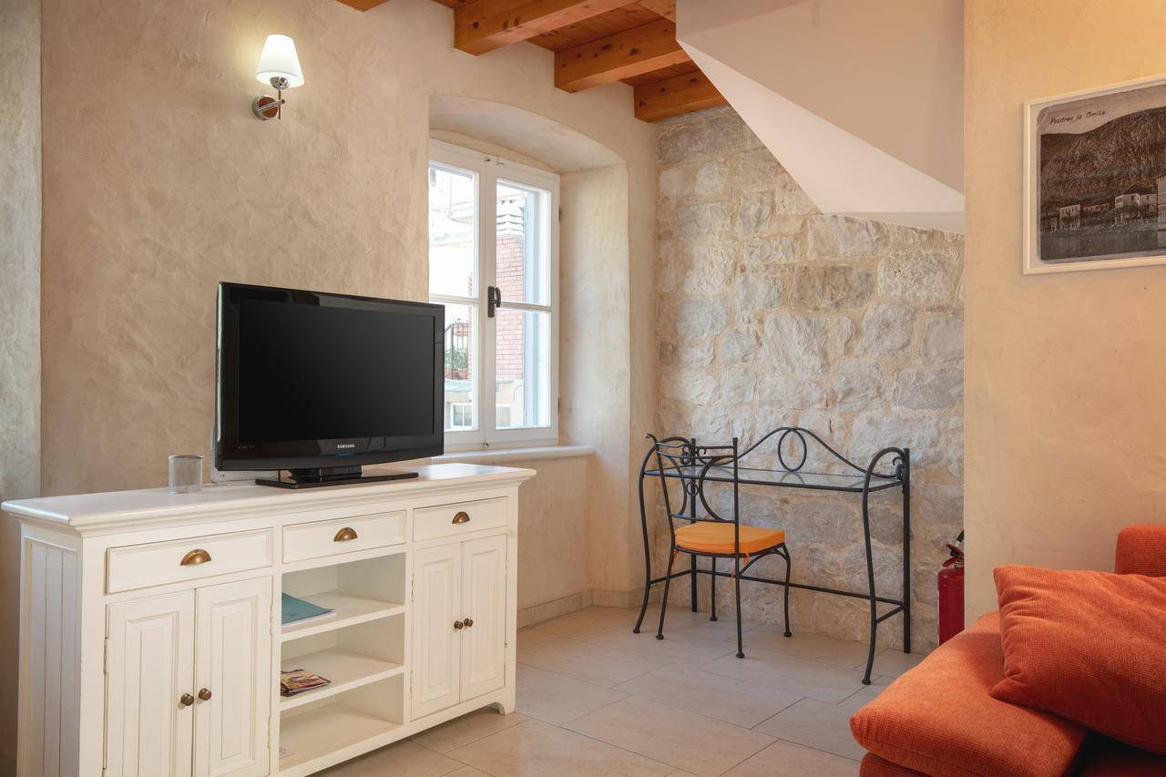 Villa Mama - Traditional Apartments In Omis, Free Parking Exteriör bild