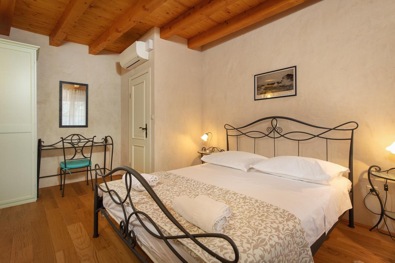 Villa Mama - Traditional Apartments In Omis, Free Parking Exteriör bild